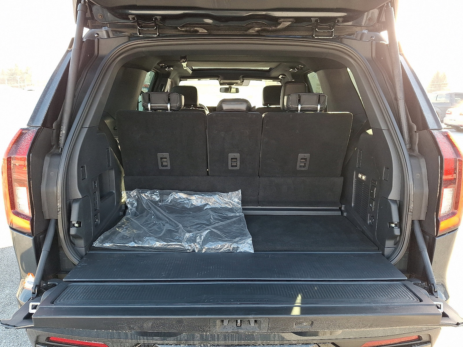 Certified 2025 Ford Expedition Platinum w/ Stealth Appearance Package image 28