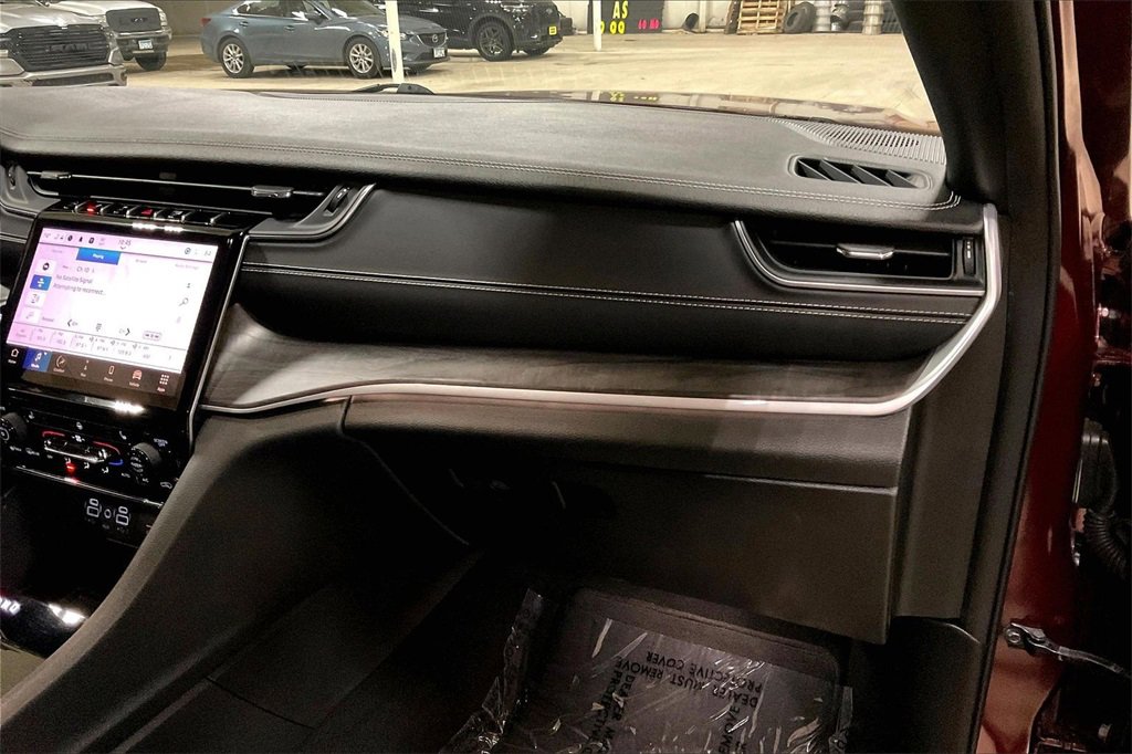 Used 2024 Jeep Grand Cherokee Limited image 15