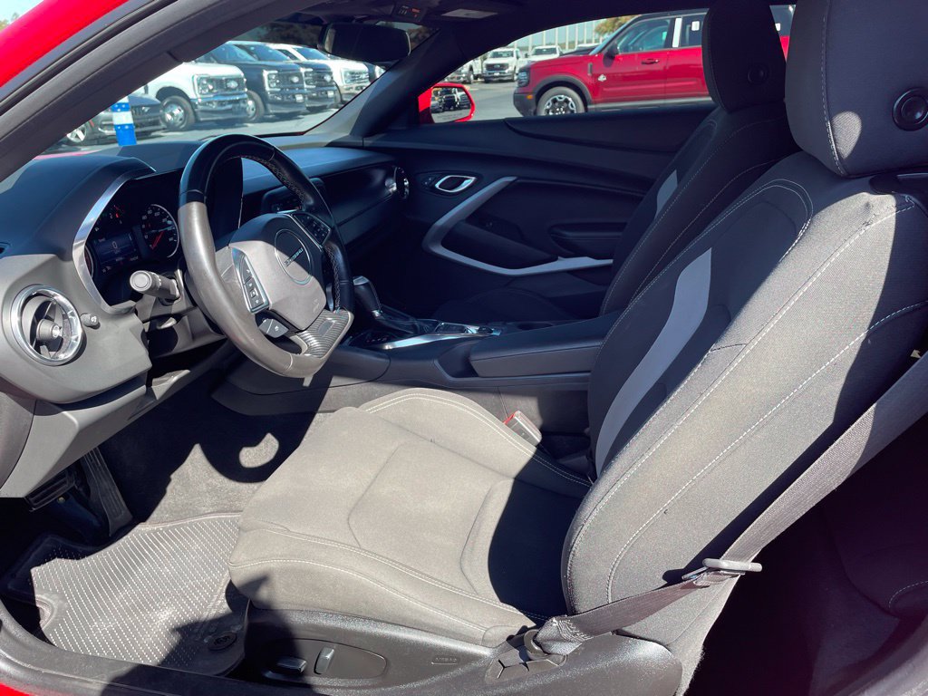 Used 2019 Chevrolet Camaro LT RWD image 9