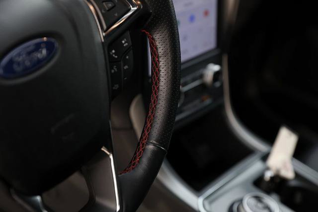 Certified 2022 Ford Edge ST-Line w/ Class II Trailer Tow Package image 23