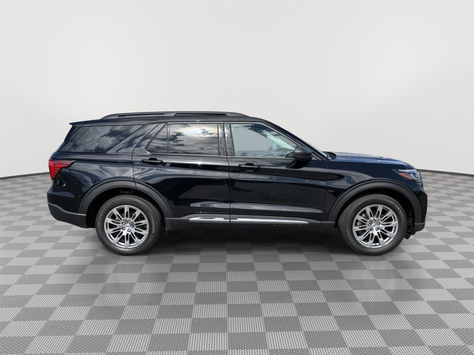 Certified 2025 Ford Explorer Active w/ Active Comfort Package image 6