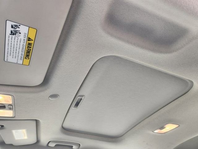 Used 2025 Hyundai Venue SEL FWD image 24