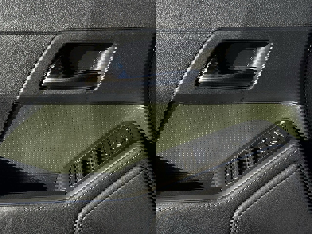 Used 2024 Lexus GX 550 image 23