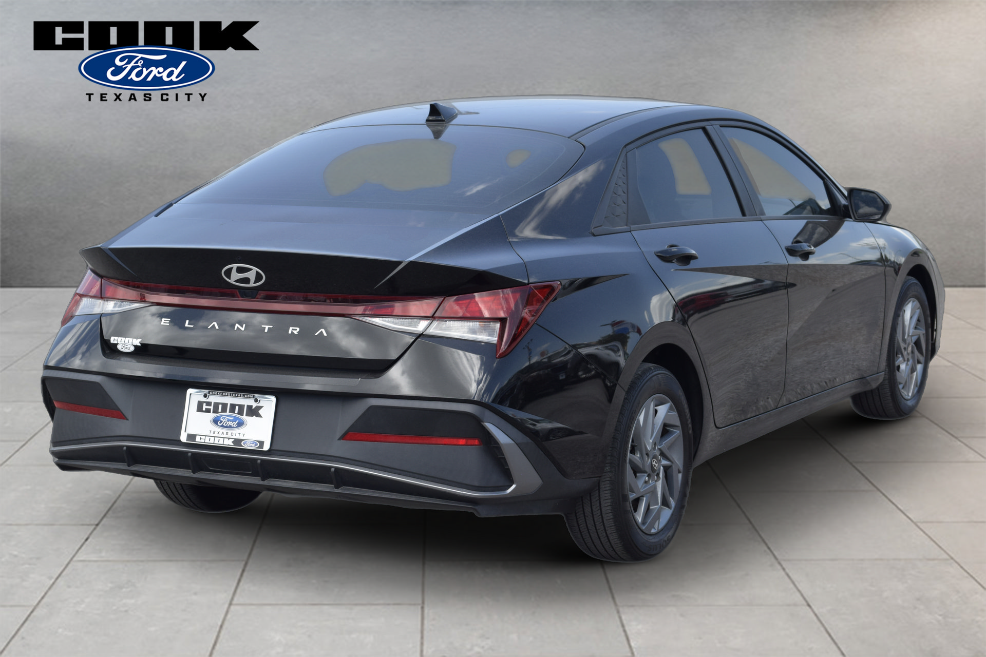 Used 2024 Hyundai Elantra SEL FWD image 3