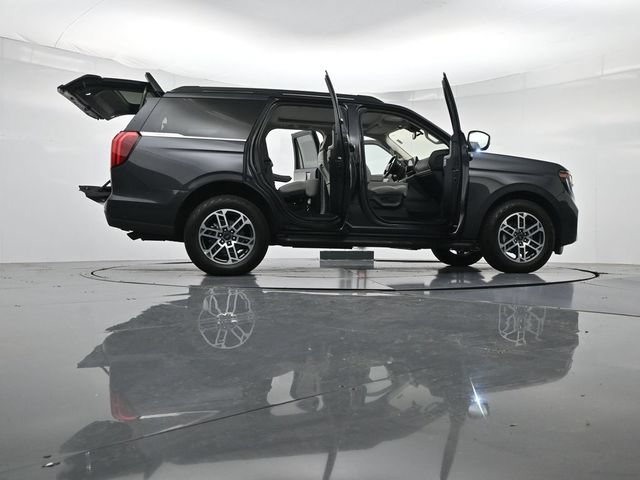 Certified 2025 Ford Expedition Active AWD/4WD image 56