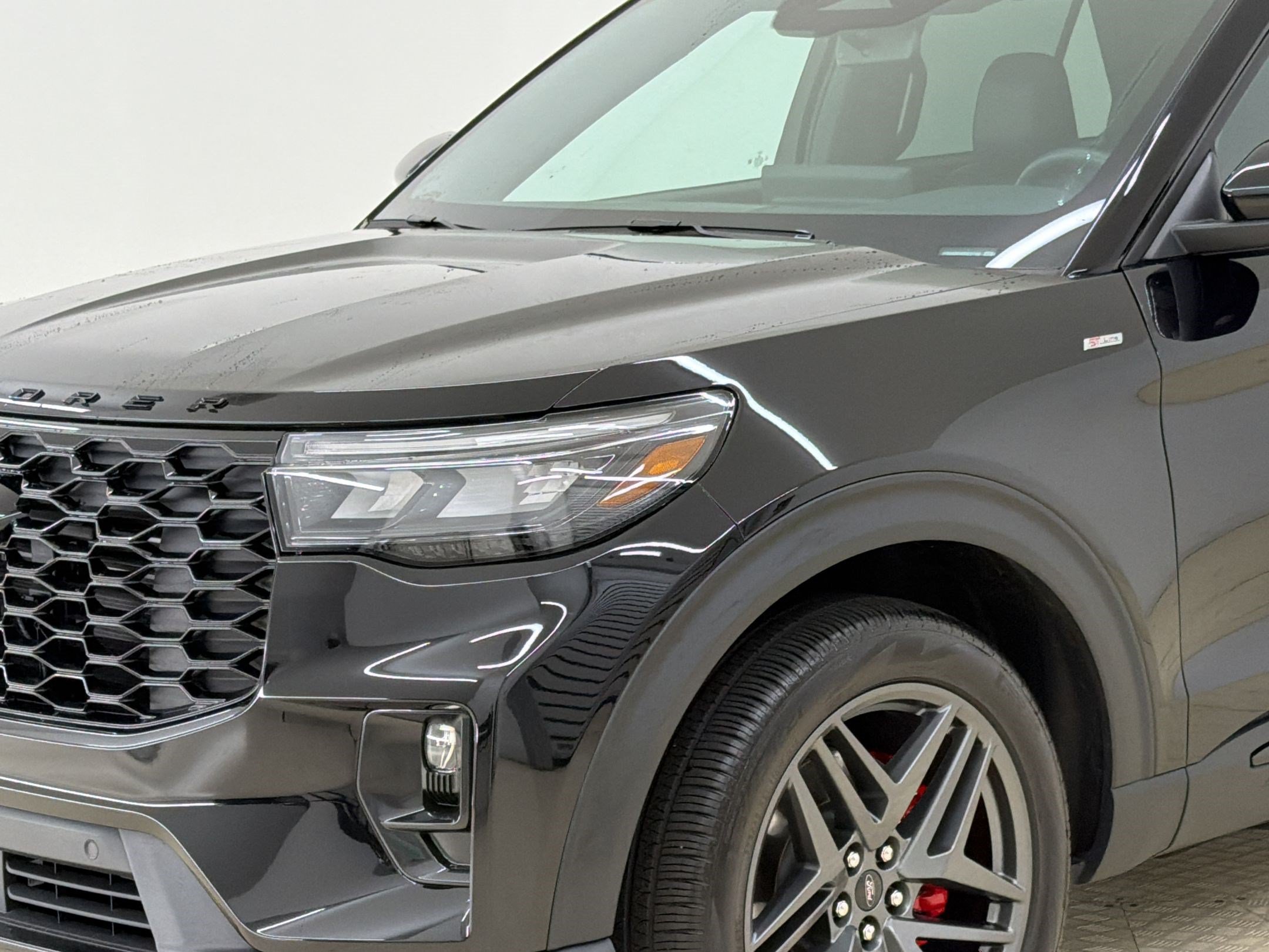 Certified 2025 Ford Explorer ST-Line w/ Premium Package AWD/4WD image 12