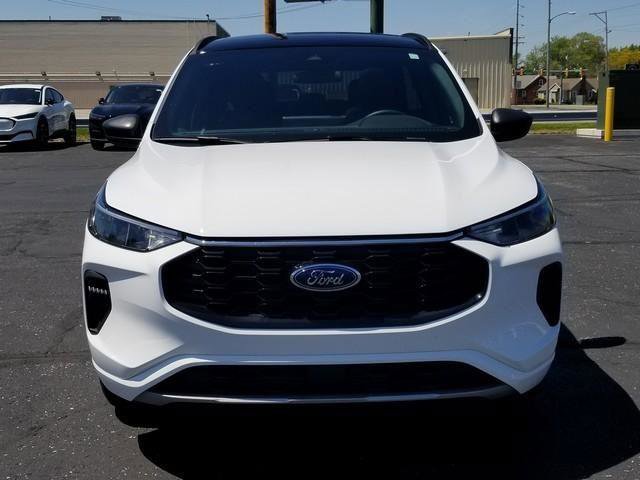 Certified 2023 Ford Escape ST-Line w/ Tech Pack #1 AWD/4WD image 2