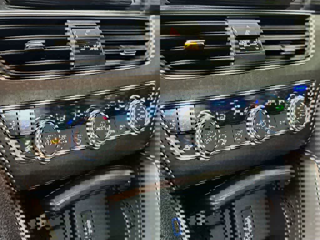 Used 2018 Honda Accord Touring image 18