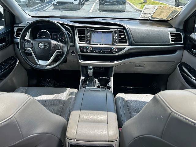Used 2018 Toyota Highlander Limited Platinum FWD image 10