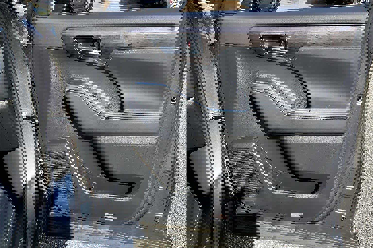 Used 2023 Toyota Highlander Limited image 22