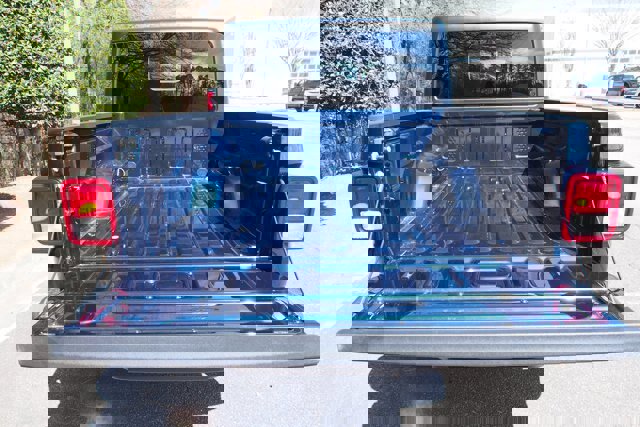 Used 2025 Jeep Gladiator Sport image 9