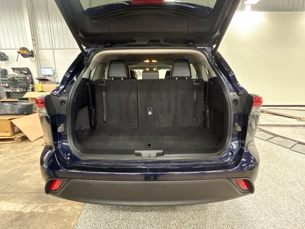 Used 2025 Toyota Highlander XLE AWD/4WD image 27