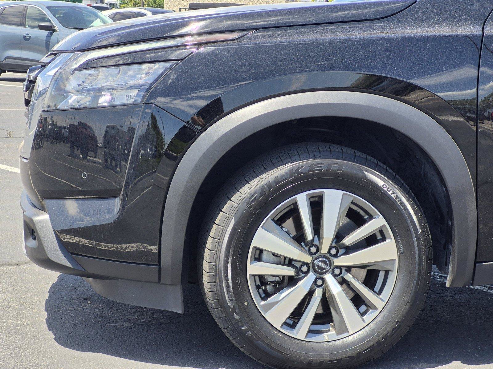 Used 2025 Nissan Pathfinder SL AWD/4WD image 10