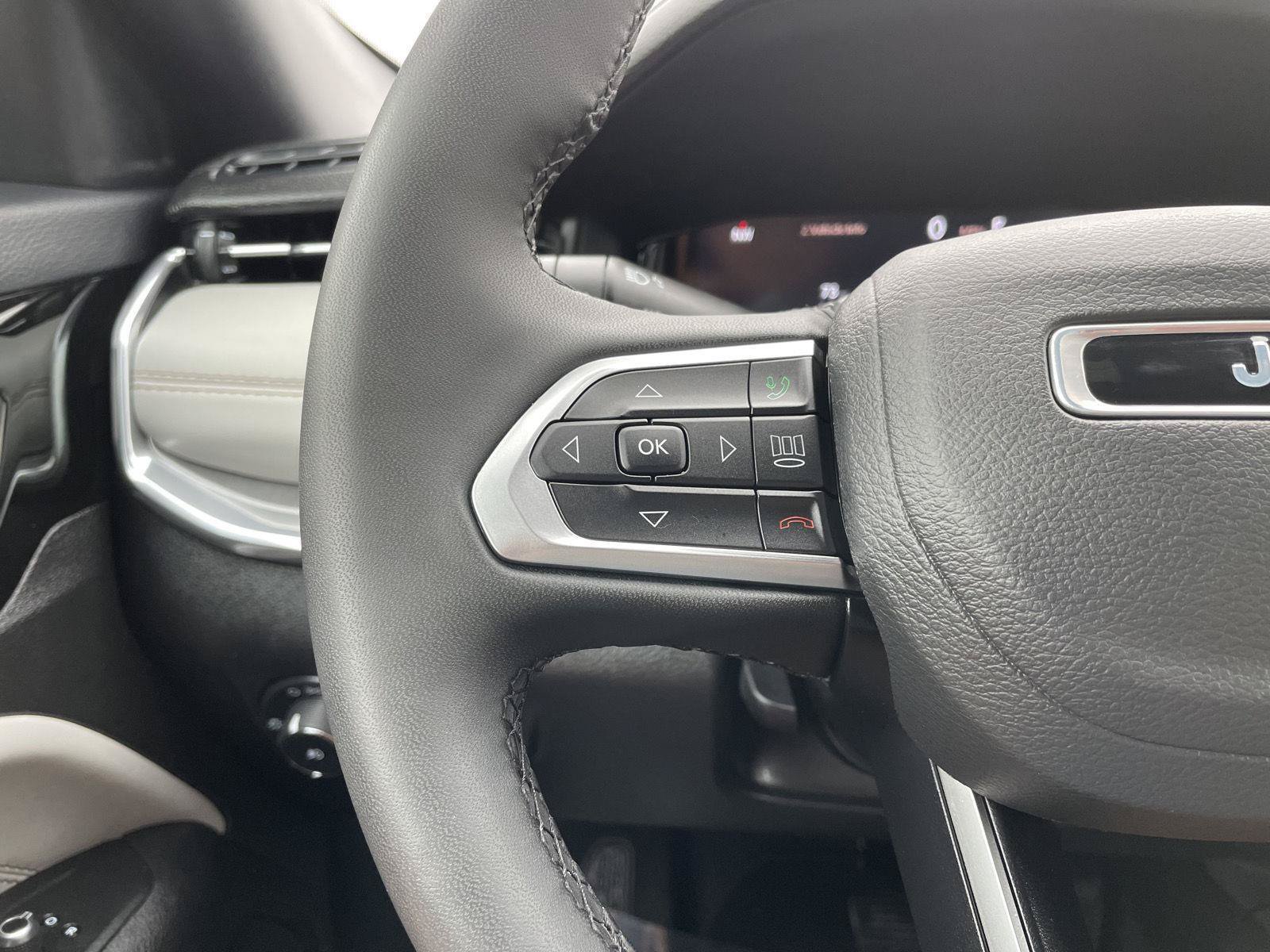 Used 2024 Jeep Compass Limited w/ Elite Group AWD/4WD image 13