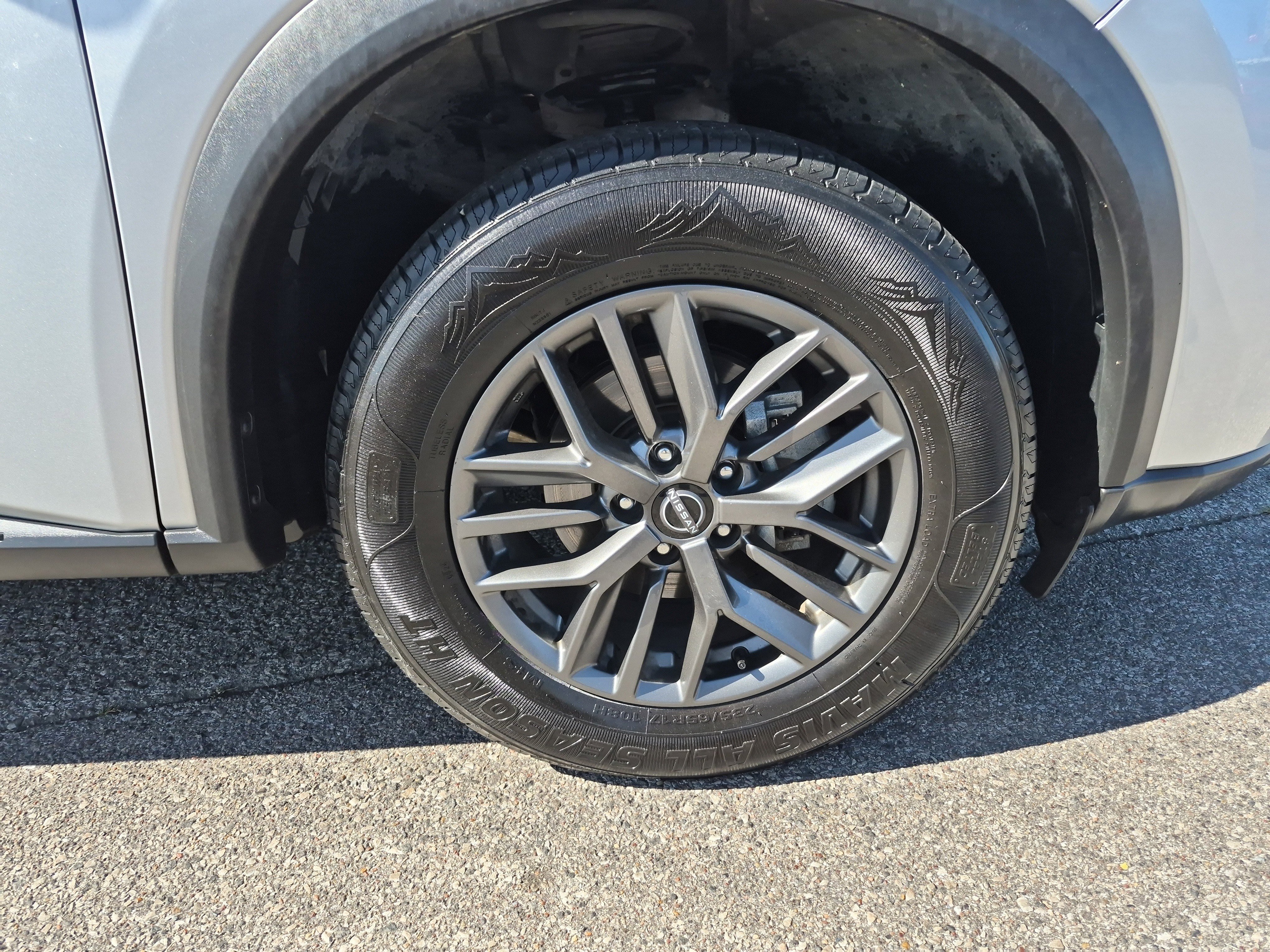 Used 2024 Nissan Rogue S image 7