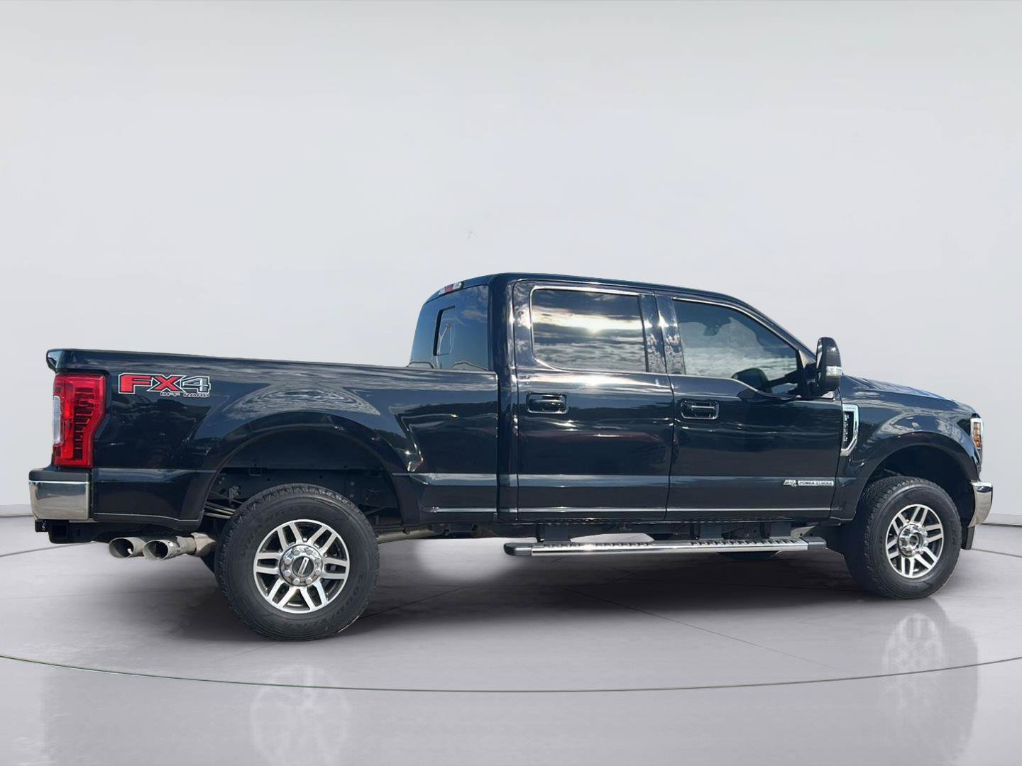 Certified 2019 Ford F250 Lariat w/ FX4 Off-Road Package AWD/4WD image 4