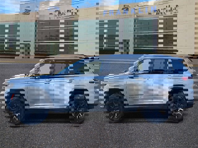 Used 2022 Jeep Grand Cherokee L Limited w/ Luxury Tech Group II image 4