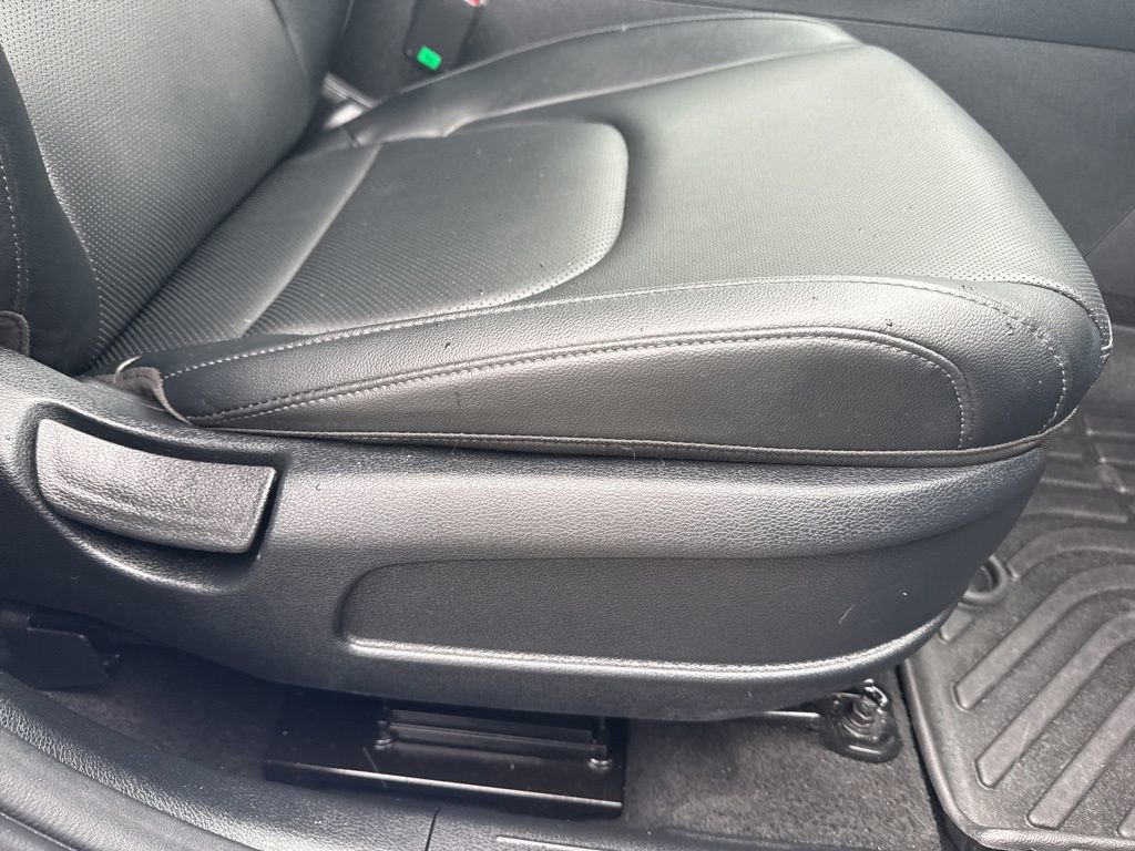 Used 2025 Kia Sportage SX image 31