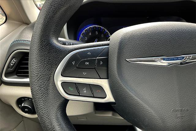 Used 2021 Chrysler Pacifica Touring image 18