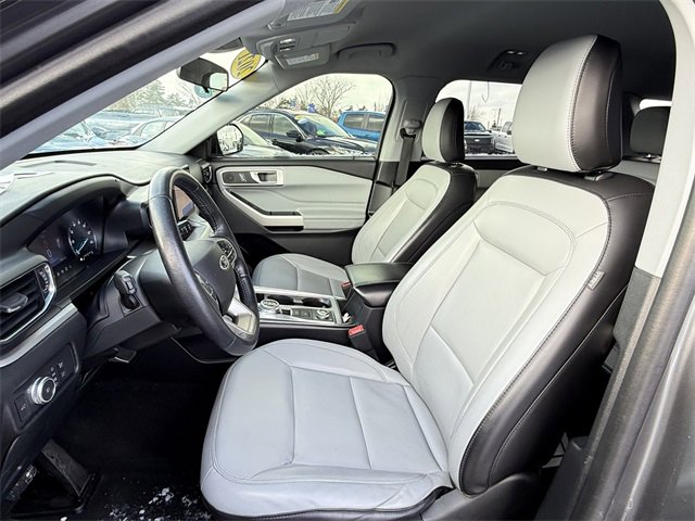 Certified 2021 Ford Explorer XLT w/ Equipment Group 202A image 6