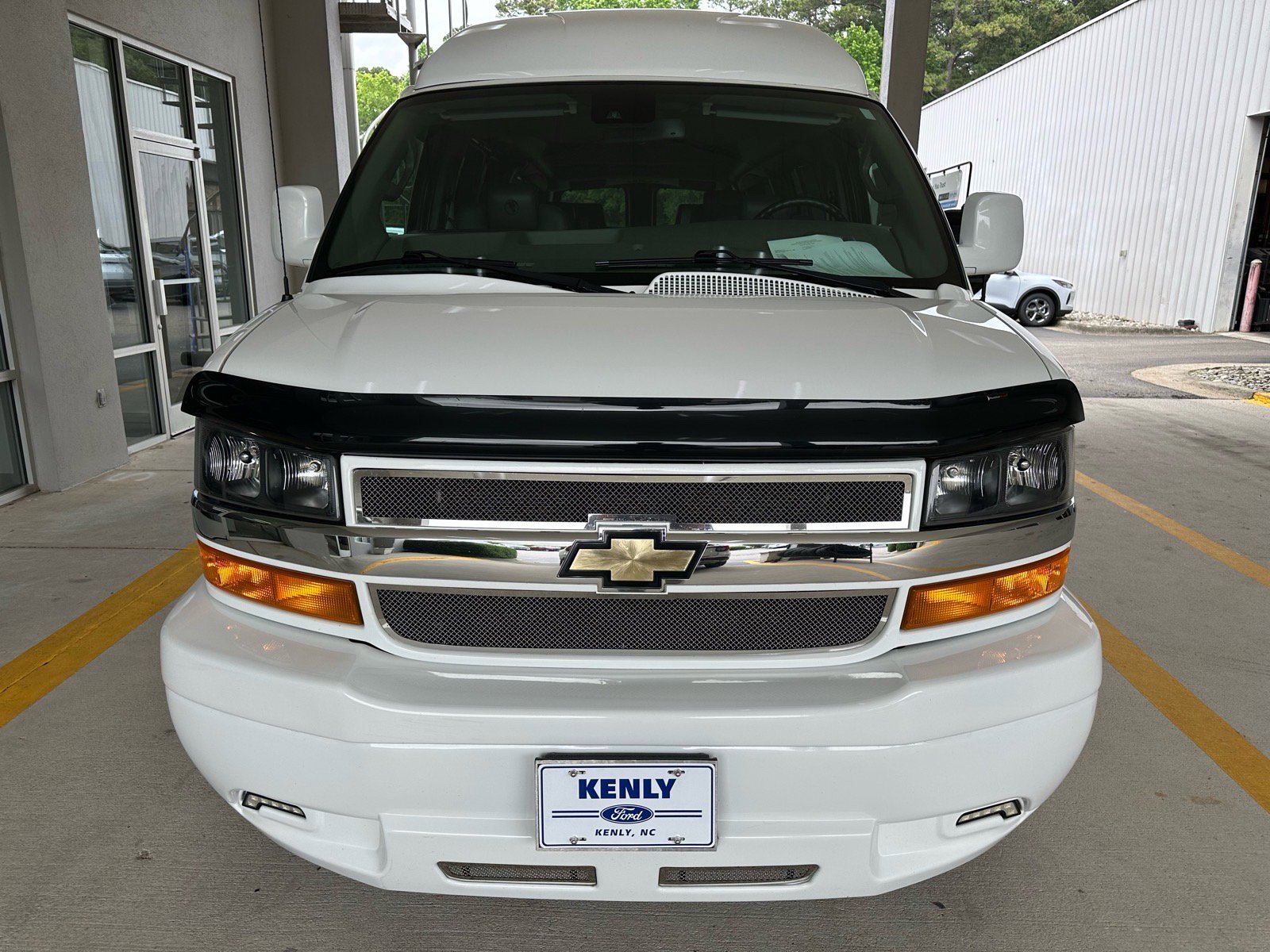 Used 2020 Chevrolet Express 2500 w/ Enhanced Convenience Package RWD image 10