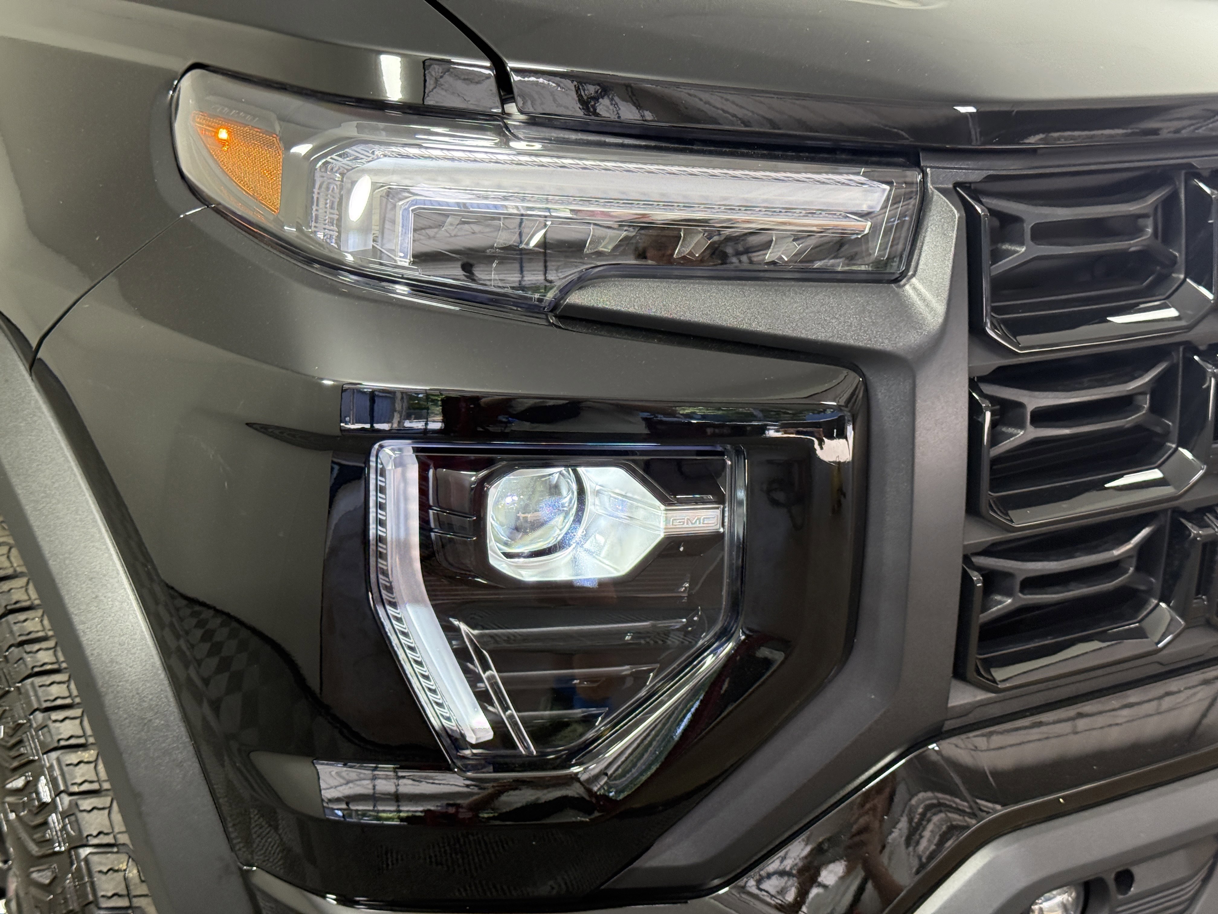 Used 2024 GMC Canyon Elevation w/ Convenience Package image 7