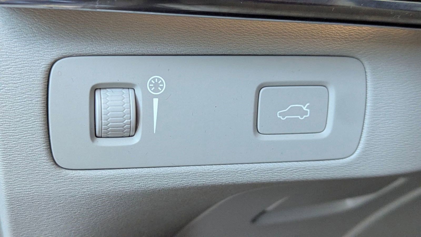 Used 2021 Volvo XC90 T6 Momentum w/ Advanced Package image 17