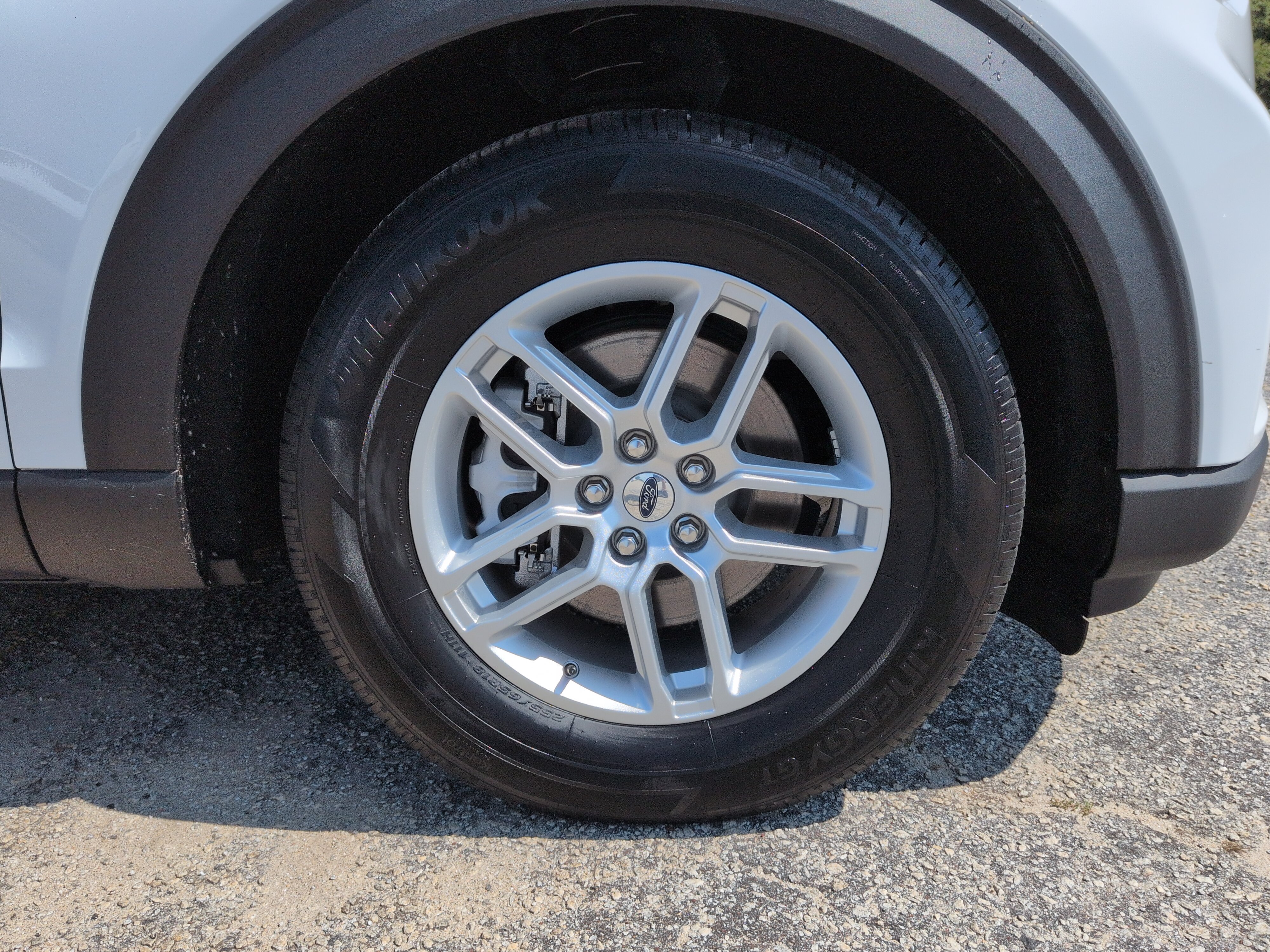 Certified 2025 Ford Explorer Active w/ Active Comfort Package RWD image 9