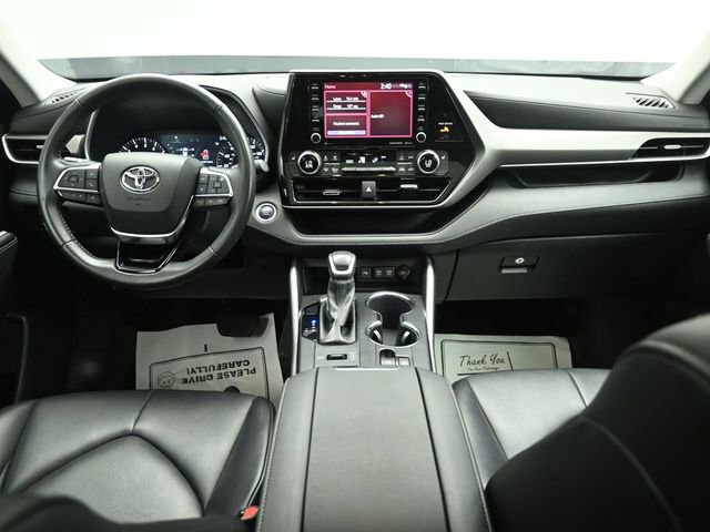 Used 2021 Toyota Highlander XLE AWD/4WD image 22