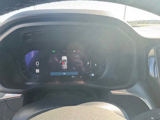 Used 2024 Volvo XC60 B5 Core image 16