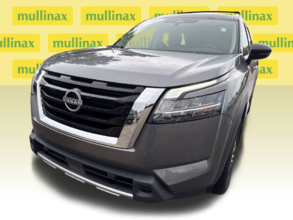Used 2023 Nissan Pathfinder Platinum FWD image 11