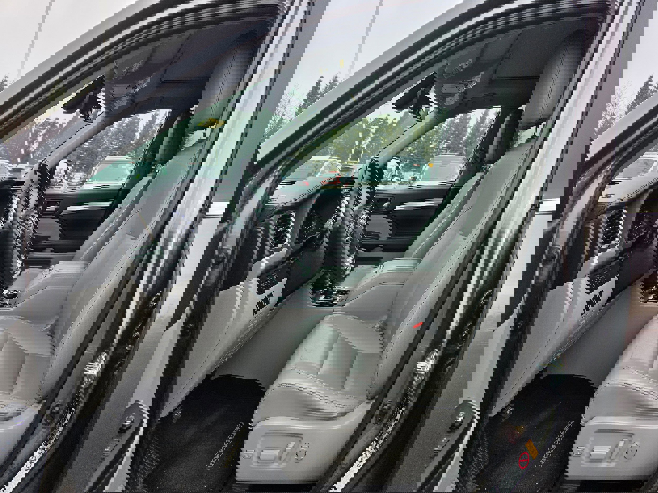 Used 2019 Toyota Highlander SE image 21