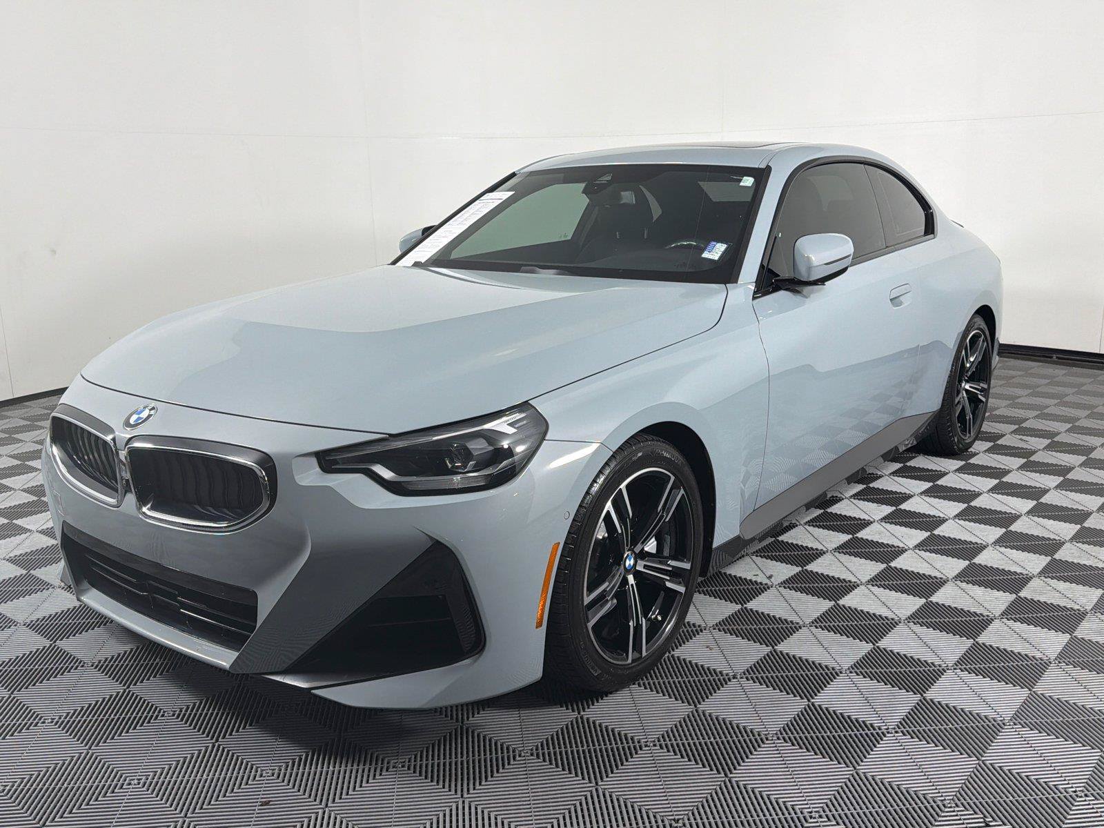 Used 2022 BMW 230i Coupe w/ M Sport Package RWD image 3