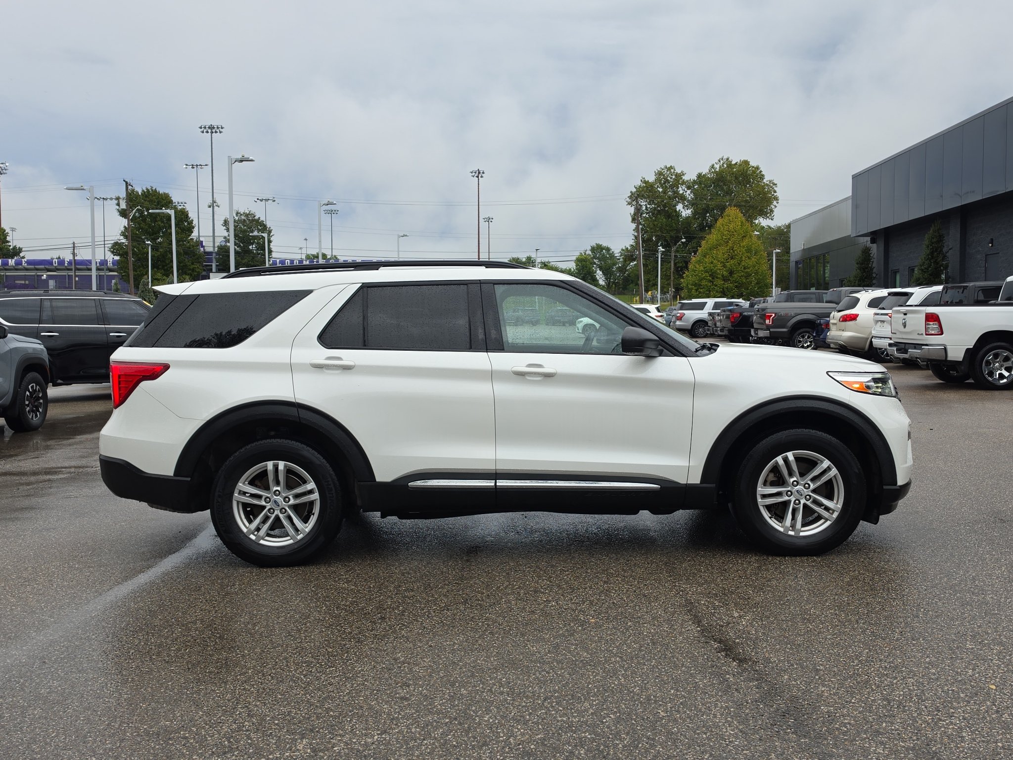 Certified 2023 Ford Explorer XLT w/ Equipment Group 202A AWD/4WD image 8