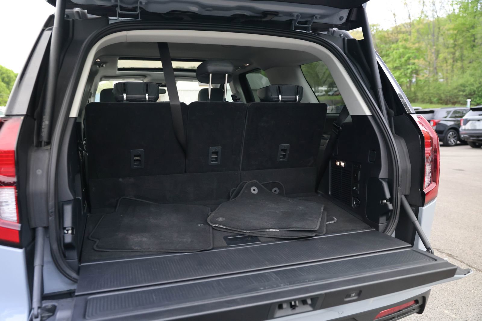 Certified 2025 Ford Expedition Active AWD/4WD image 16