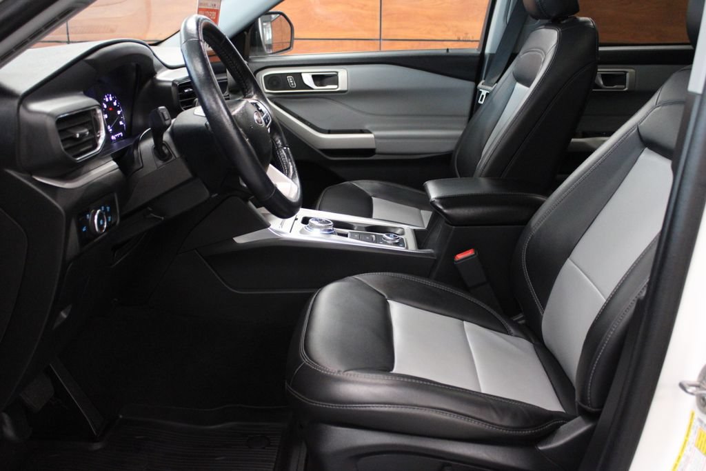 Certified 2023 Ford Explorer XLT w/ Equipment Group 202A AWD/4WD image 30