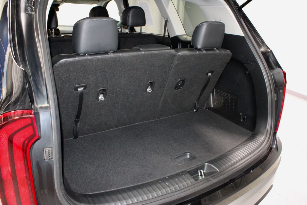 Used 2025 Kia Telluride LX FWD image 13