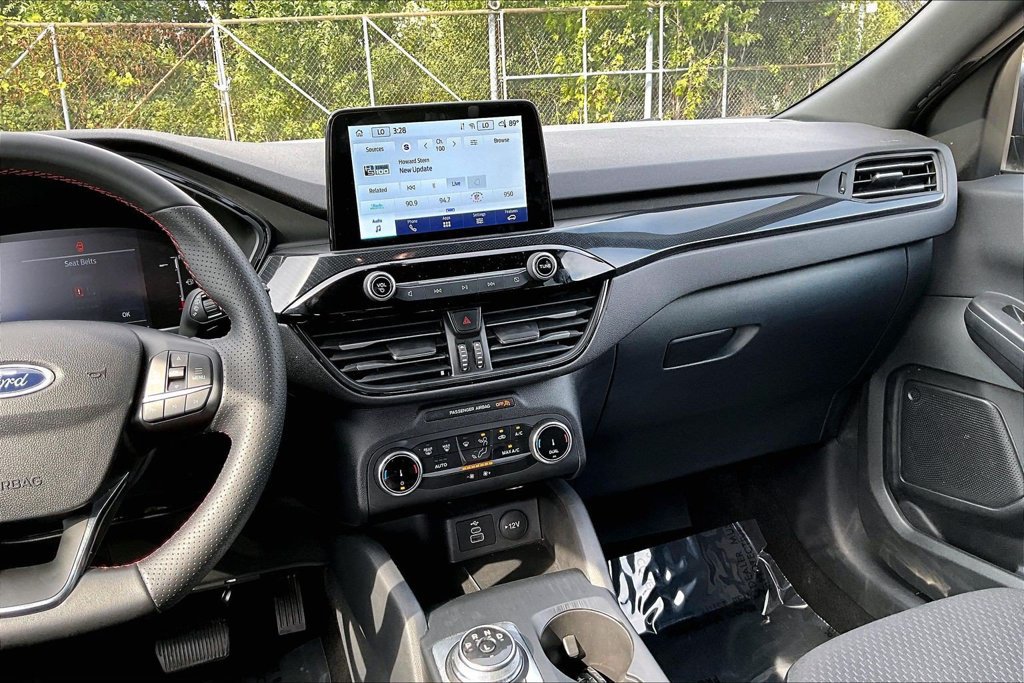 Certified 2025 Ford Escape ST-Line AWD/4WD image 6
