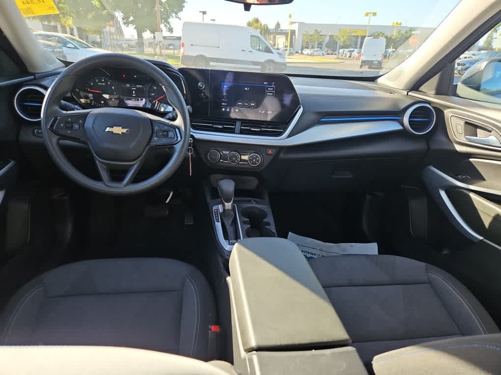 Used 2026 Chevrolet Trax LS FWD image 10