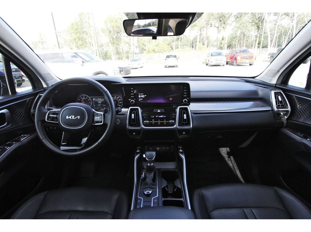Used 2023 Kia Sorento S w/ Panoramic Sunroof Package FWD image 11