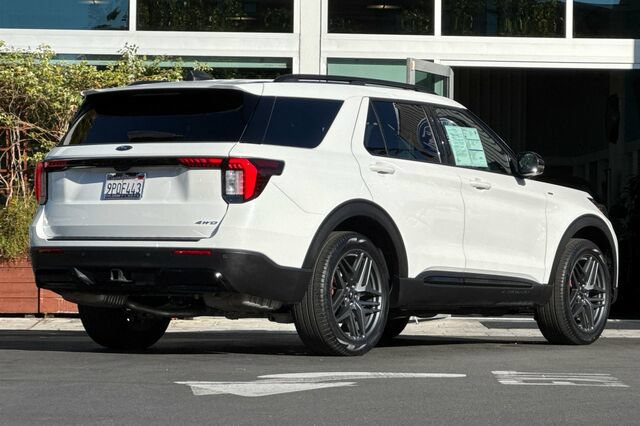 Certified 2025 Ford Explorer ST-Line w/ Premium Package AWD/4WD image 4