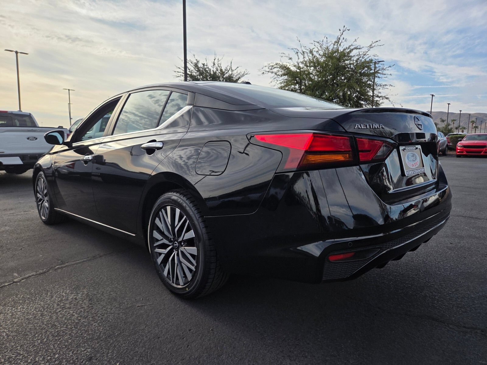 Used 2025 Nissan Altima 2.5 SV FWD image 4