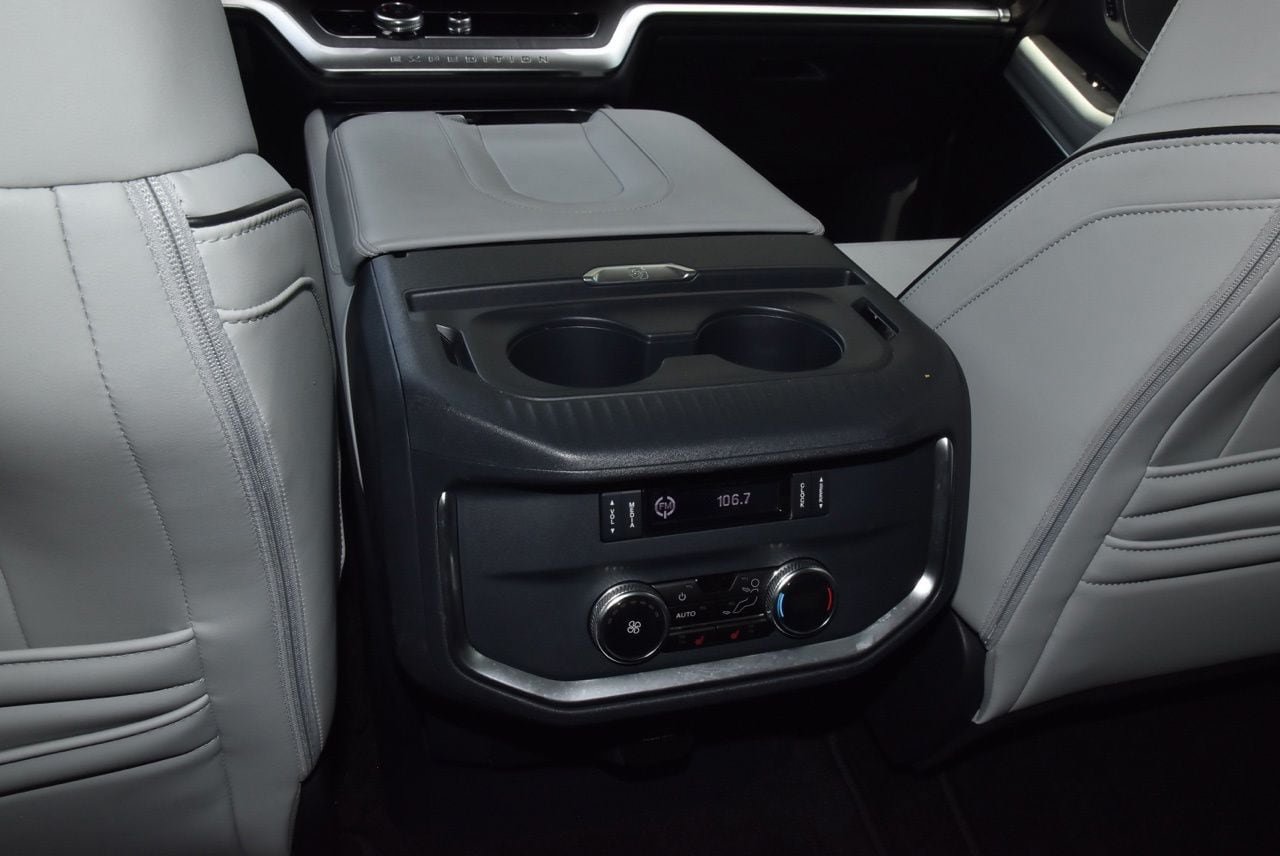 Certified 2025 Ford Expedition Max Platinum w/ Platinum Ultimate Package AWD/4WD image 19