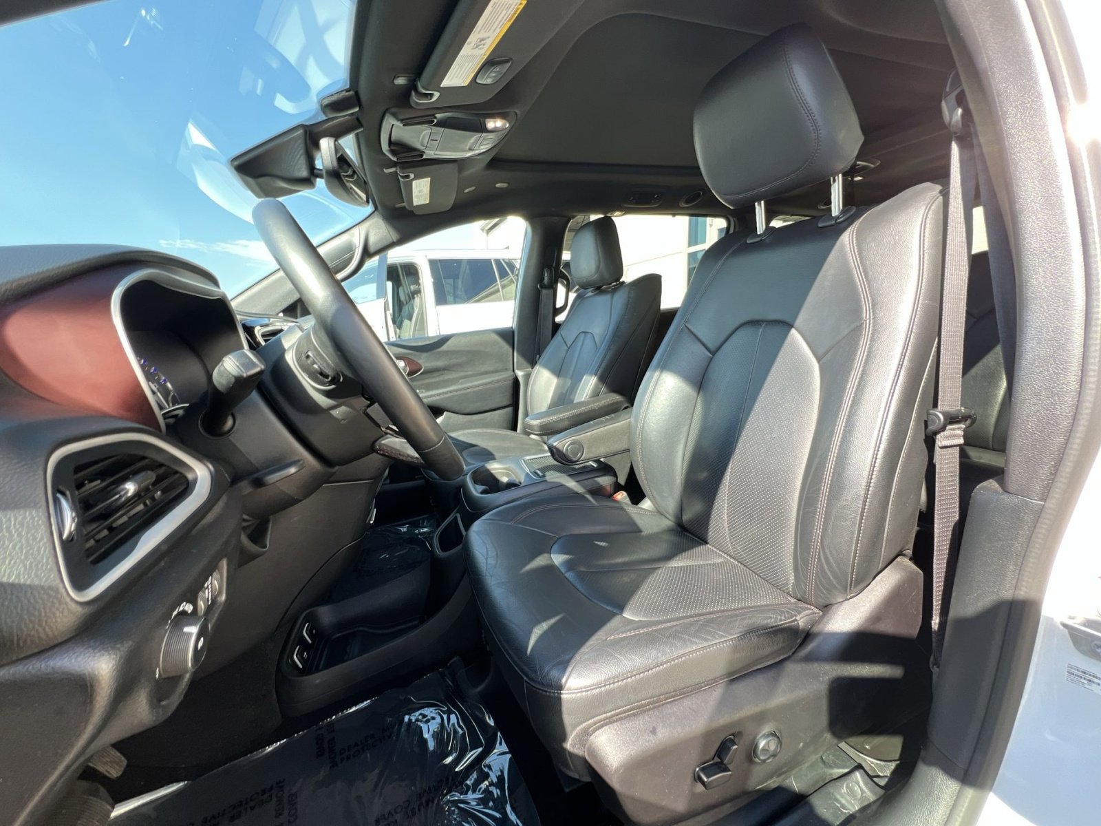 Used 2020 Chrysler Pacifica Touring-L FWD image 21