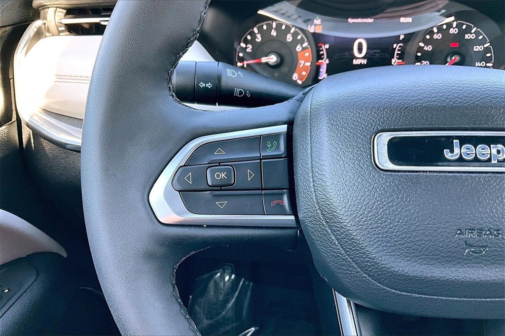 Used 2023 Jeep Compass Limited image 18