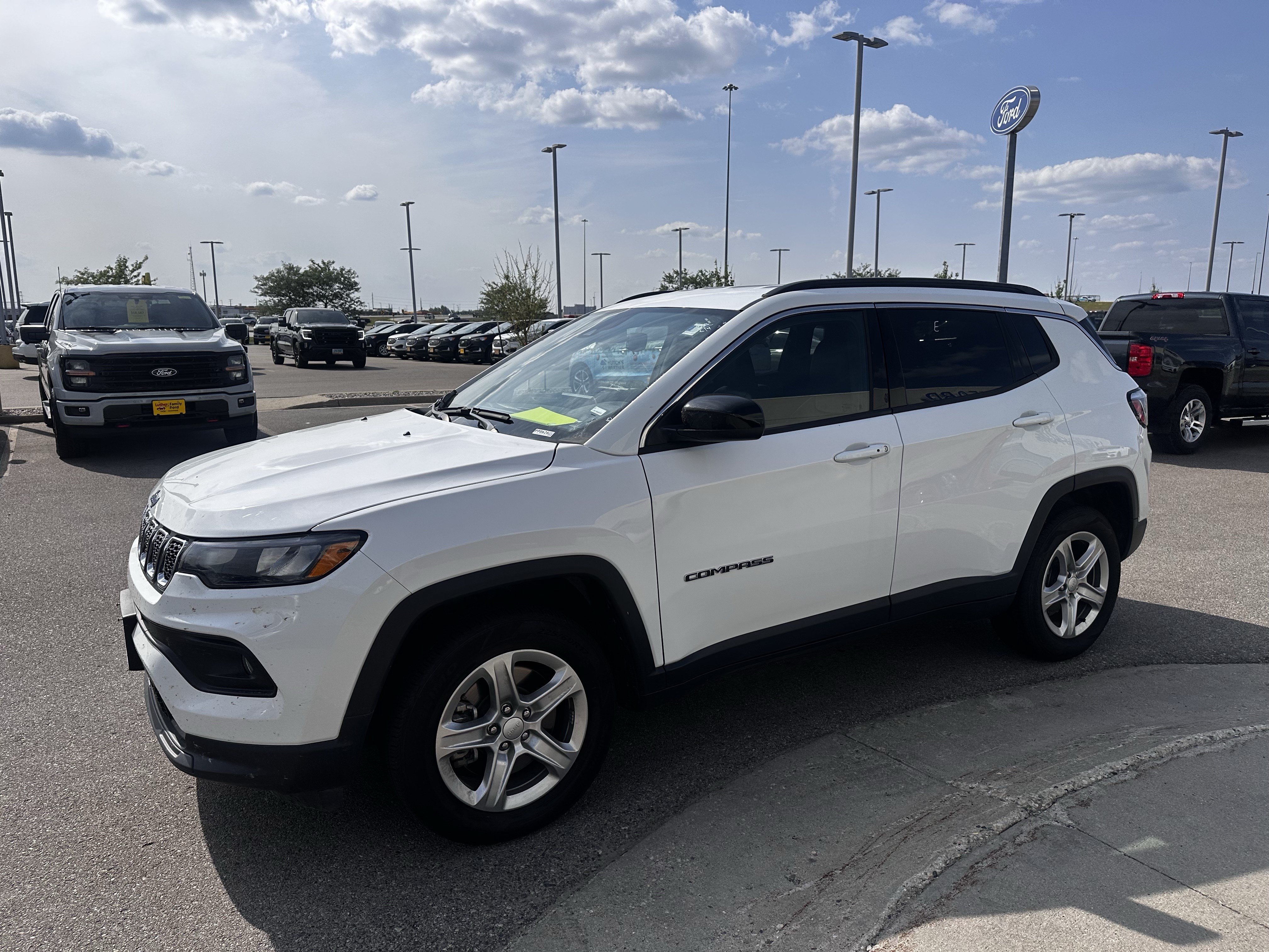 Used 2024 Jeep Compass Latitude AWD/4WD image 3