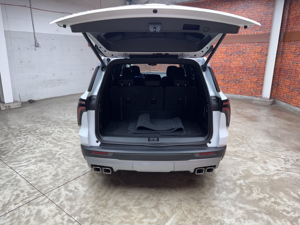 Used 2026 Chevrolet Traverse LT FWD image 29