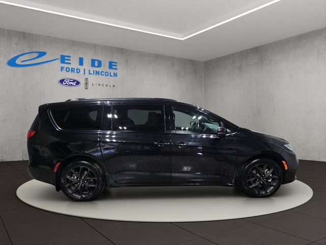 Used 2022 Chrysler Pacifica Touring-L w/ S Appearance Package AWD/4WD image 7