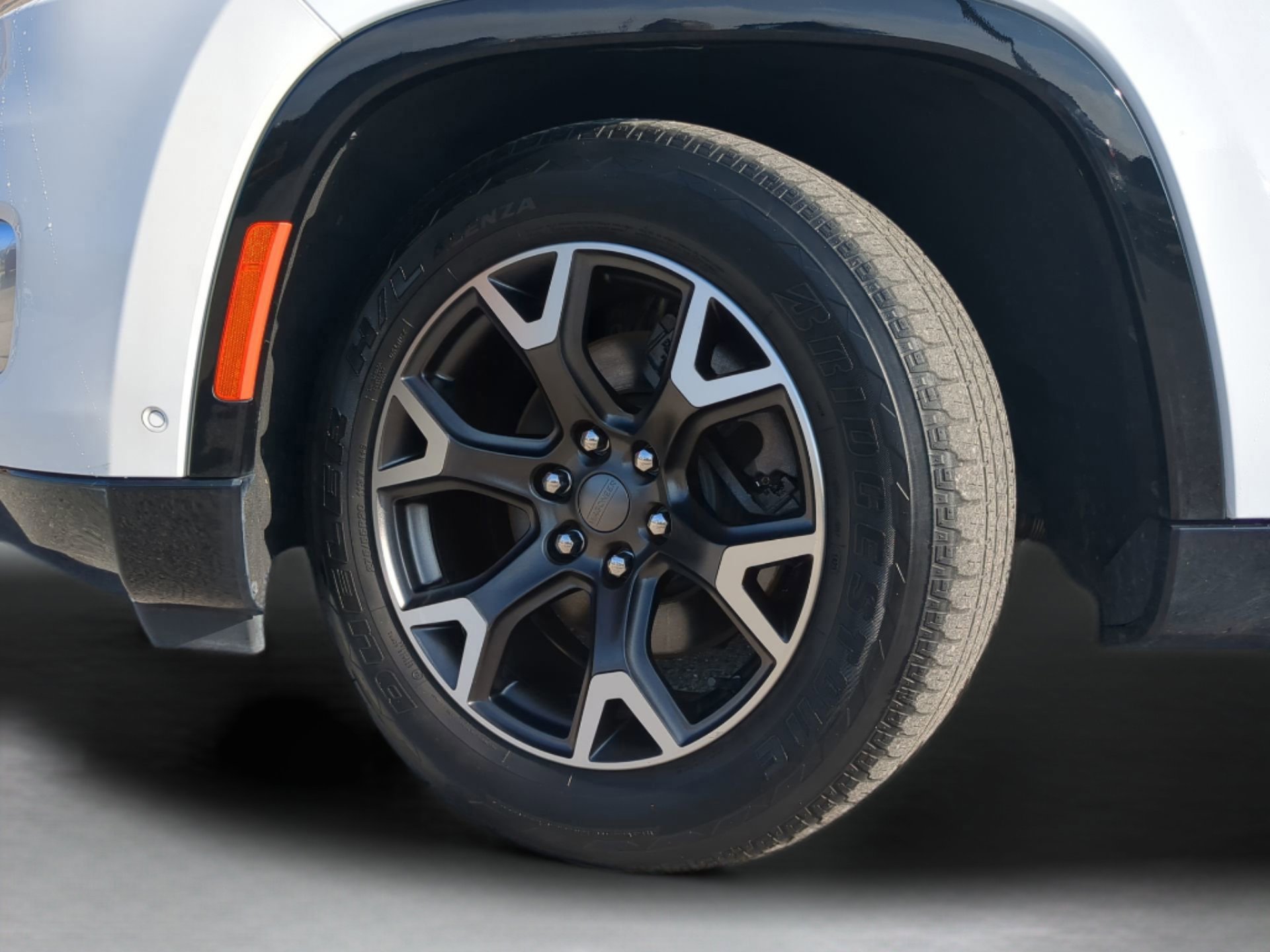 Used 2023 Jeep Wagoneer L Series III w/ Preferred Equipment Group image 65