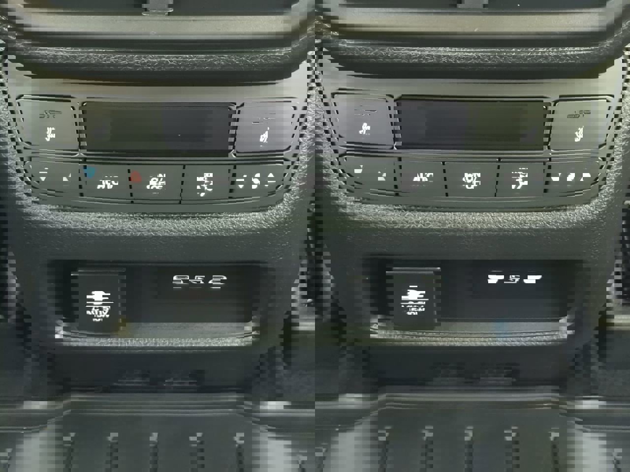 Used 2025 Honda Pilot Black Edition image 31